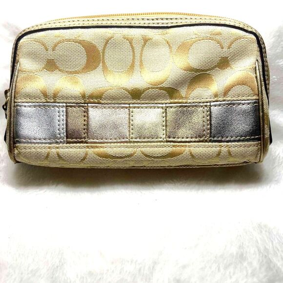 Coach Handbags - Coach Signature C Cosmetic Bag